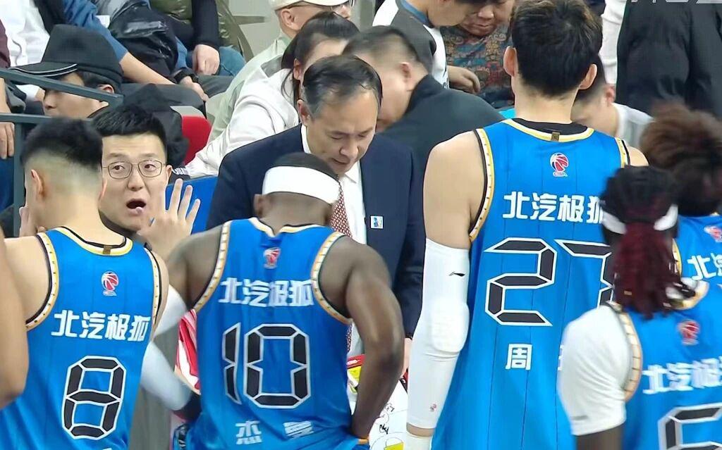 bti体育app下载-北京男篮继续追逐戴维斯 杨鸣力挺杜锋 曾繁日拳击刘全兴下体被罚